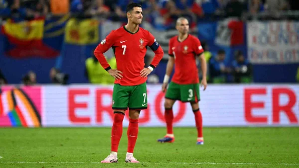 VIDEO | Noble gesto de Cristiano Ronaldo con Pepe tras quedar eliminado de la Eurocopa