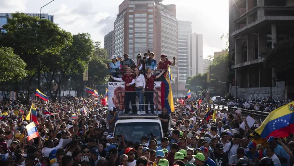 Venezuela conmemora su independencia en medio de manifestaciones opositoras