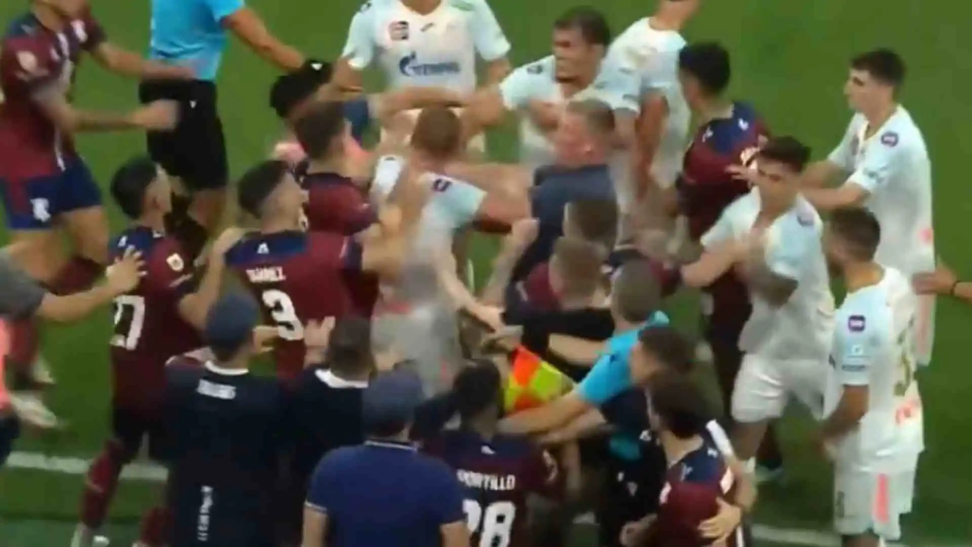 Pelea entre los jugadores de Zenit vs. Talleres