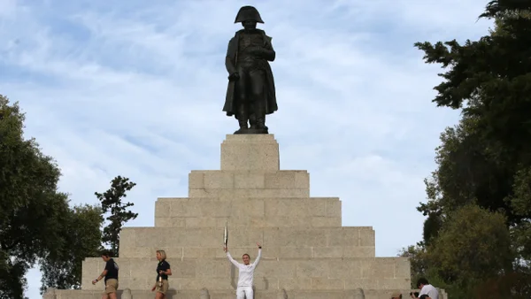 Francia afirmó que conservará dos pistolas de Napoleón Bonaparte