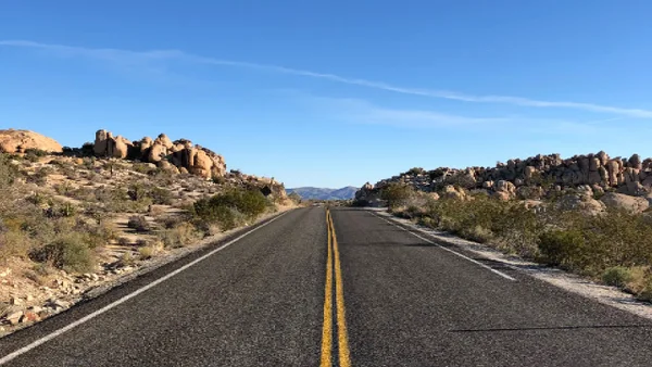Deslizamiento en la vía a La Línea causa cierre total y congestión vehicular Deslizamiento en la vía a La Línea causa cierre total y congestión vehicular