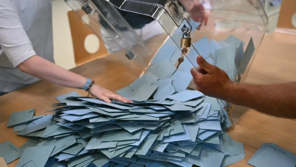 Inician las votaciones en Francia, la extrema derecha lleva la delantera