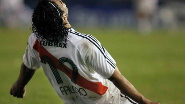 ¿De ídolo a villano? La razón por la que hinchas de River no perdonan a Falcao García ¿De ídolo a villano? La razón por la que hinchas de River no perdonan a Falcao García
