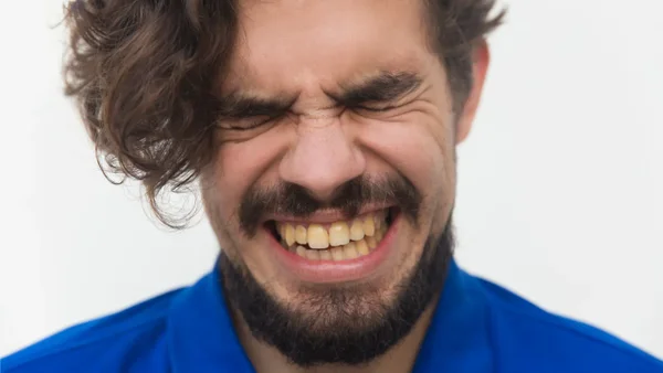 ¿Por qué los dientes se ponen amarillos? Estos son los factores y mitos desenmascarados