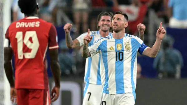 ¡Llegó el gol de Messi! Lionel aumentó la ventaja contra Canadá y Argentina pisa la final