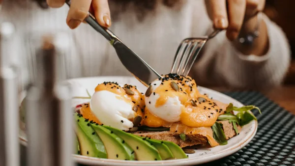 Alimentos que debe comer si quiere tener una piel bonita después de los 50 años