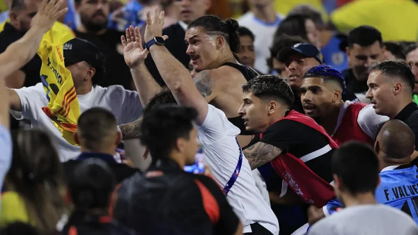 El castigo que podría esperar Darwin Núñez tras su enfrentamiento con hinchas colombianos