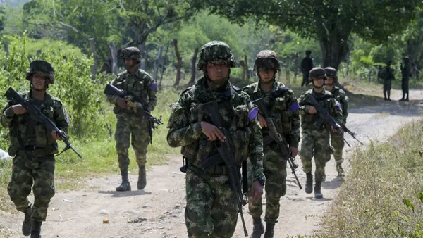 Cinco soldados heridos dejan combates entre el Ejército y las disidencias en Argelia, Cauca