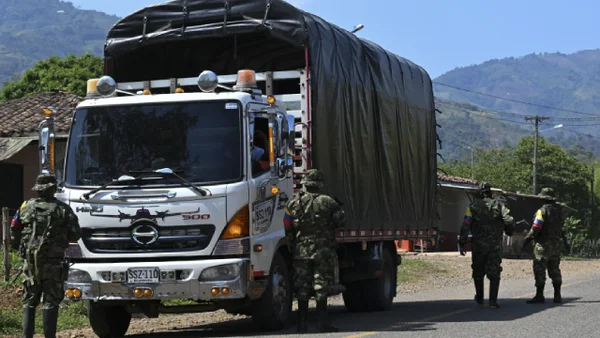 Con retenes armados y ataques con drones, así continúan hostigando las disidencias en Cauca y Valle del Cauca Con retenes armados y ataques con drones, así continúan hostigando las disidencias en Cauca y Valle del Cauca