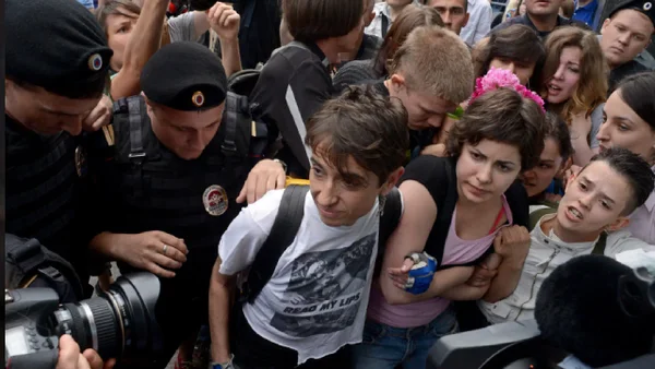 Fue condenada una periodista crítica de Putin por declaraciones sobre el Ejército Ruso