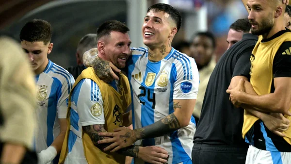Futbolista argentino tuvo que disculparse públicamente por celebraciones en la Copa