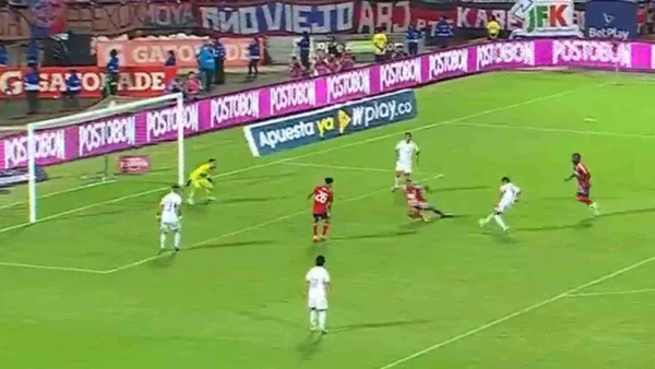 VIDEO: Falcao desperdició increíble opción de gol en el juego Millonarios vs. Medellín