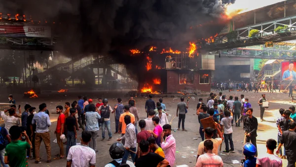 Decenas de muertos y cientos de heridos en Bangladesh, ¿qué está pasando?