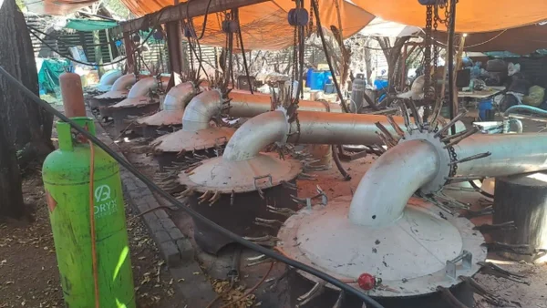 Desmantelaron gigantesco laboratorio de metanfetaminas en Sudáfrica y detuvieron a ciudadanos mexicanos Desmantelaron gigantesco laboratorio de metanfetaminas en Sudáfrica y detuvieron a ciudadanos mexicanos