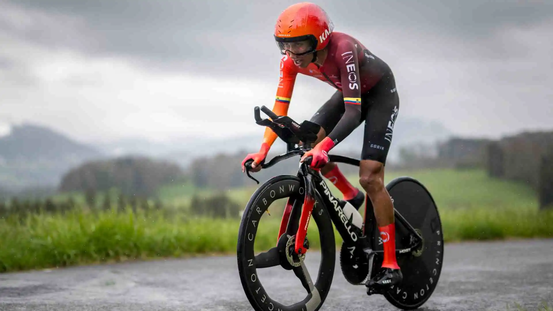 Egan Bernal entregó triste noticia en pleno Tour de Francia: decisión sobre su futuro