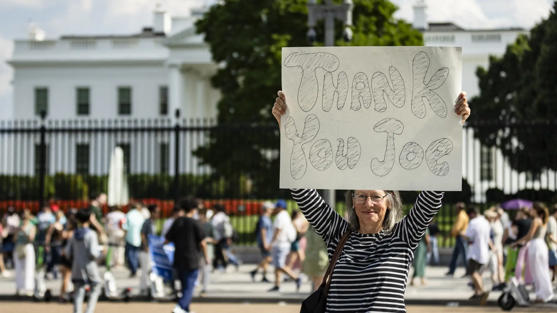 Biden renuncia a su reelección