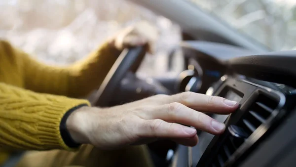 ¿Cuál es el precio promedio de instalar aire acondicionado automotriz en Colombia?