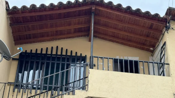 Una pareja fue encontrada muerta al interior de una casa en Medellín: ¿Qué sucedió?