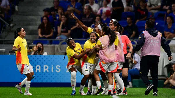 Manuela Pavi marcó un golazo para el 3-2 y Colombia sueña con el empate frente a Francia Manuela Pavi marcó un golazo para el 3-2 y Colombia sueña con el empate frente a Francia