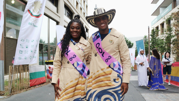Esto cuesta la gabardina que usaron los colombianos en la inauguración de los Juegos Olímpicos París 2024 Esto cuesta la gabardina que usaron los colombianos en la inauguración de los Juegos Olímpicos París 2024