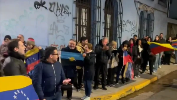 Emotivo: con banderas y cantos, venezolanos alzan su voz por elecciones presidenciales