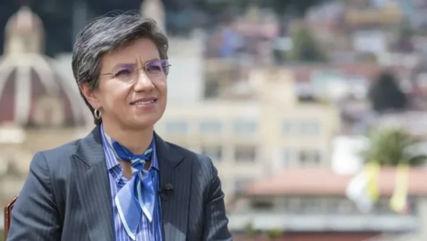 “Llegó el día, fuerza Venezuela”: Claudia López