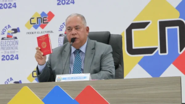 Elvis Amoroso, del CNE Venezuela, tildó de “desestabilizadores” a expresidentes expulsados Elvis Amoroso, del CNE Venezuela, tildó de “desestabilizadores” a expresidentes expulsados