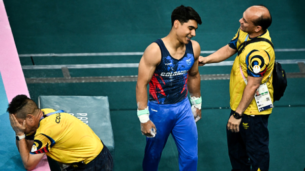 VIDEO | Ángel Barajas se fundió en un emotivo abrazo con Jairo Ruiz: "Ha sido como mi papá"