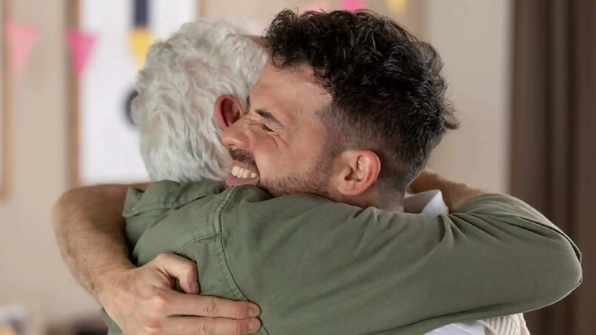 Padre e hijo mayor de edad