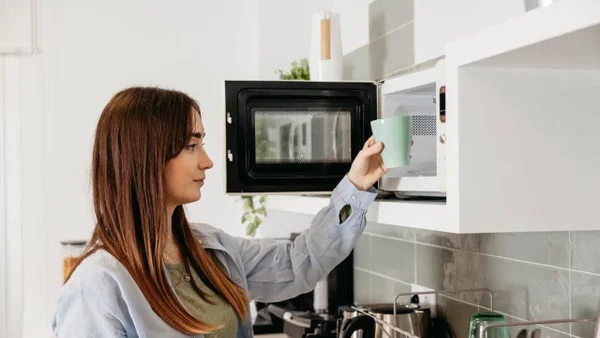 ¡Pilas! Estos alimentos no deben calentarse en el microondas ¡Pilas! Estos alimentos no deben calentarse en el microondas