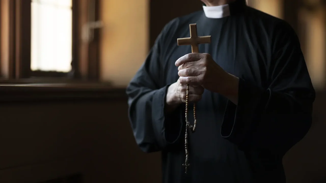 Sacerdotes están siendo acusados de encubrir abusos a menores de edad ...