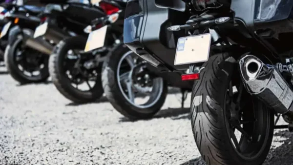 ¡Atención motociclistas! Su vehículo puede ser inmovilizado si no lleva este elemento clave