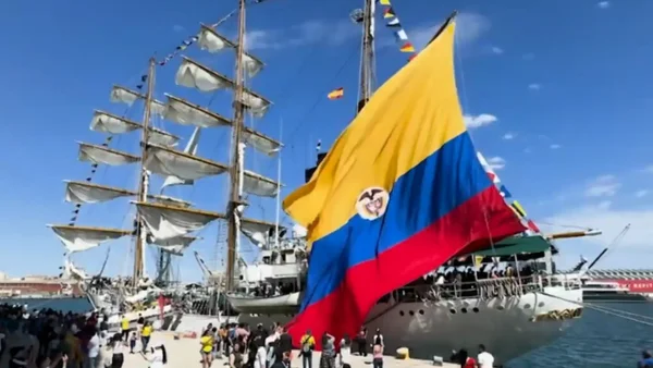 “Hacia el corazón de la Tierra”: así se vive el segundo día del ARC Simón Bolívar rumbo a la Antártida “Hacia el corazón de la Tierra”: así se vive el segundo día del ARC Simón Bolívar rumbo a la Antártida