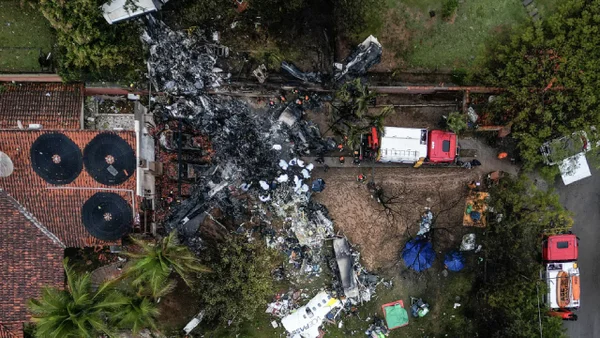 Retiran los primeros cuerpos del avión que se estrelló en Brasil, hasta ahora van 62 muertos