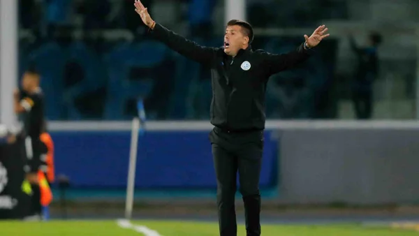 Juan Cruz Real explotó tras arbitraje en Copa Sudamericana: “Avisen si van a cobrar así”
