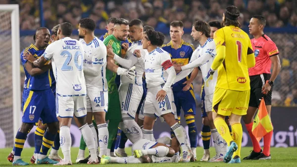 Hinchas de Cruzeiro desataron un acto de desprecio contra Boca Juniors en La Bombonera: video