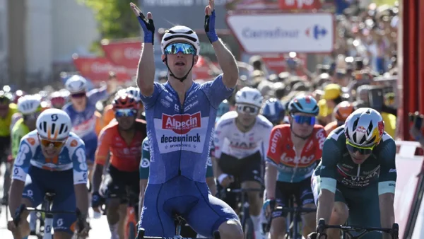 En vibrante final, Groves ganó la etapa 2 de la Vuelta a España: un colombiano terminó en el top 10 En vibrante final, Groves ganó la etapa 2 de la Vuelta a España: un colombiano terminó en el top 10