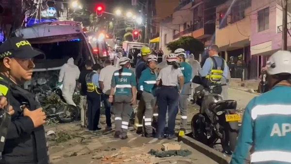Asciende a dos fallecidos y 16 heridos el saldo que dejó un grave accidente de tránsito en Medellín
