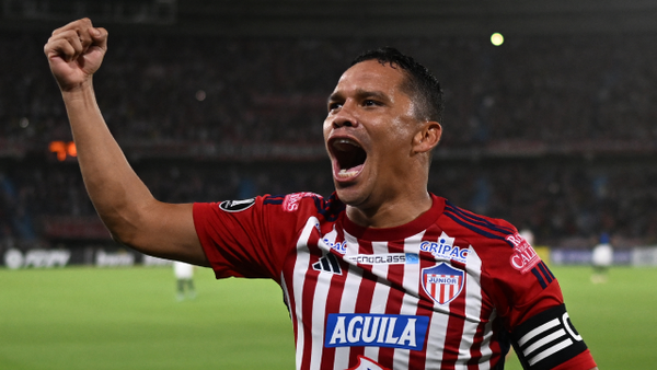 Carlos Bacca y una celebración 'agridulce' por su centenar de goles ligueros con Junior Carlos Bacca y una celebración 'agridulce' por su centenar de goles ligueros con Junior