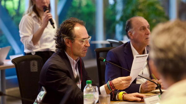 Secretaría de Transparencia pidió explicaciones al alcalde de Medellín por más de $68.000 millones en contrataciones directas Secretaría de Transparencia pidió explicaciones al alcalde de Medellín por más de $68.000 millones en contrataciones directas