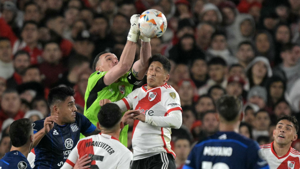 Miguel Borja y su ejemplar gesto con Franco Armani después de una gran atajada: video Miguel Borja y su ejemplar gesto con Franco Armani después de una gran atajada: video