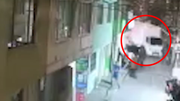 Persecución terminó en balacera: ladrones robaron un furgón y dejaron a dos policías heridos Persecución terminó en balacera: ladrones robaron un furgón y dejaron a dos policías heridos