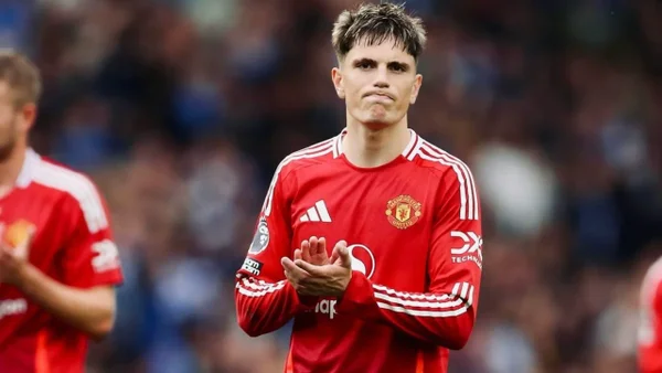 El insólito gol que le anularon a Manchester United y que le costó la derrota El insólito gol que le anularon a Manchester United y que le costó la derrota