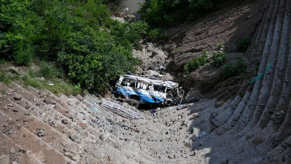 Trágicos accidentes de buses en Pakistán dejaron 34 muertos