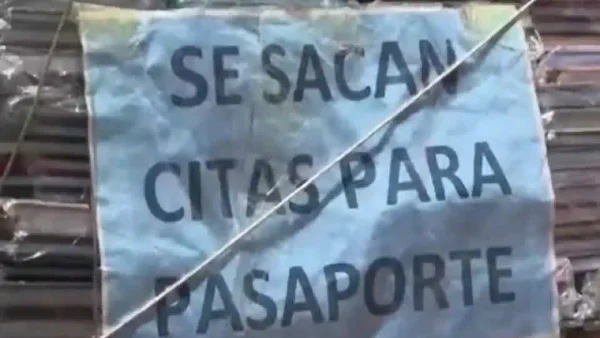 Video oculto que demuestra cómo actúan los ‘tramitadores’ para ofrecer citas de pasaportes a cambio de dinero