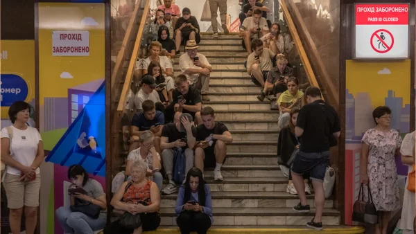 Masivo ataque contra Ucrania dejó cuatro muertos y obligó a las personas a refugiarse en el metro