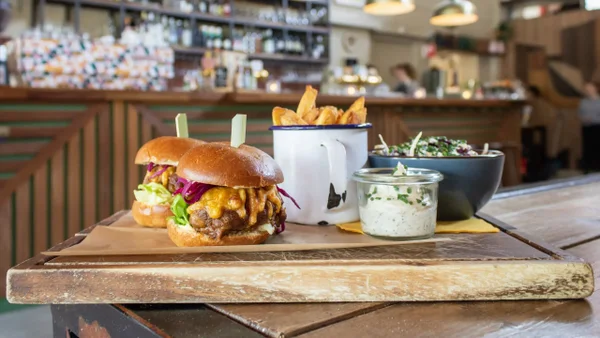 Reconocido restaurante que fue furor en el Burgermaster anunció sopresiva venta: esto se sabe