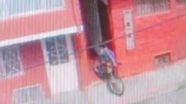 VIDEO| Este es el momento exacto en el que el menor de nueve años huyó de su casa por querer ser youtuber