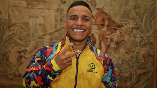 ¡Con Carlos Serrano al frente!: video de los para atletas colombianos en la apertura de París 2024