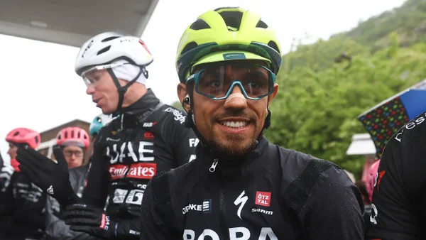 Daniel Martínez recibió inesperado premio en la Vuelta a España: Roglic lo elogió